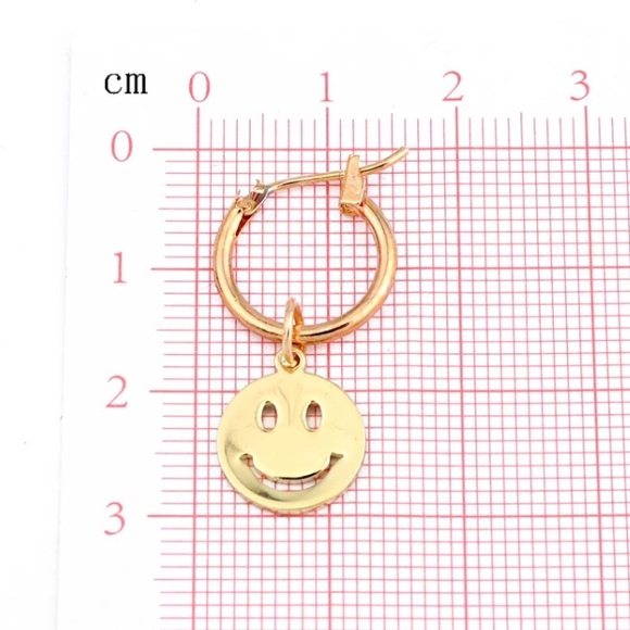 😊Insta smiling face earrings - Picture 3 of 4